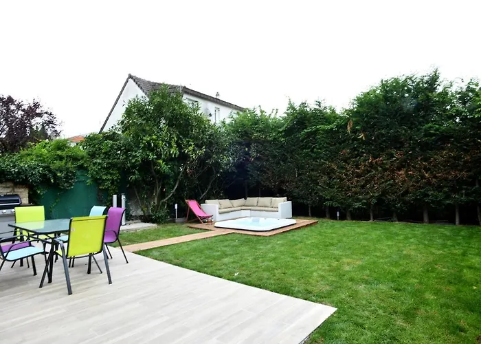 La Maison Penchee * Rosny-sous-Bois