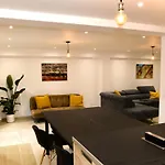 La Maison Penchee *