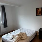 La Maison Penchee Ferienhaus Rosny-sous-Bois