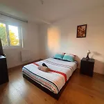 La Maison Penchee Ferienhaus Rosny-sous-Bois