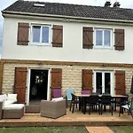 La Maison Penchee *