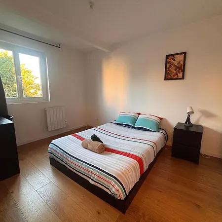 La Maison Penchee Feriehus Rosny-sous-Bois