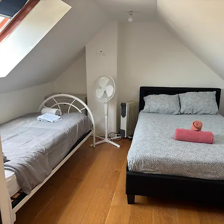 La Maison Penchee Feriehus Rosny-sous-Bois