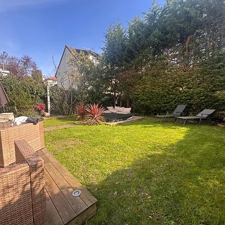 Feriehus La Maison Penchee